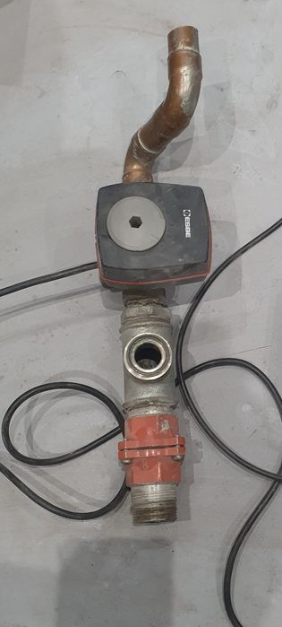 Siłownik ARA 561 z zaworem