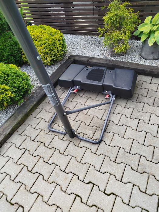 Stojący kosz do koszykówki