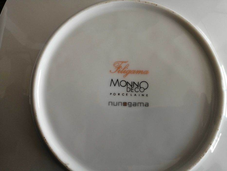 2 pratos de sobremesa assinados por nuno gama