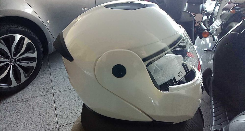 Capacete Modular Novo com oculos e saco.