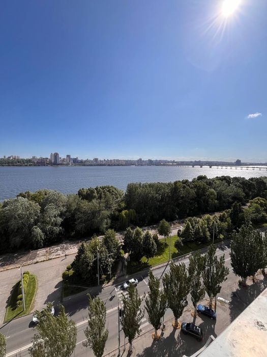 Квартира с видом на Днепр. Солнечный. ТРЦ Вавилон. Посуточно