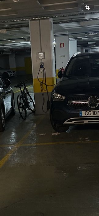 Lugar de garagem com tomada de mobilidade eletrica