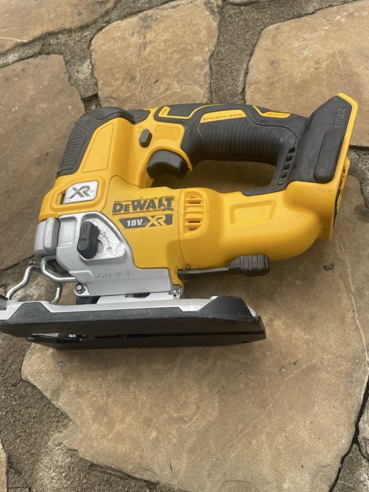 Лобзік DeWalt ,девольт.