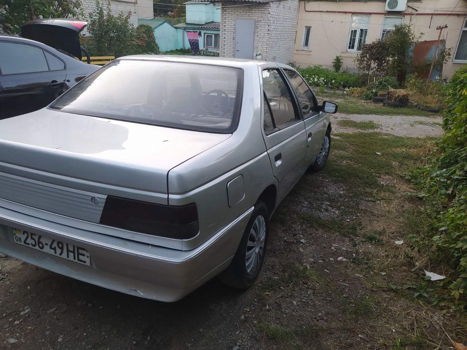 продам автомобиль Пежо 405