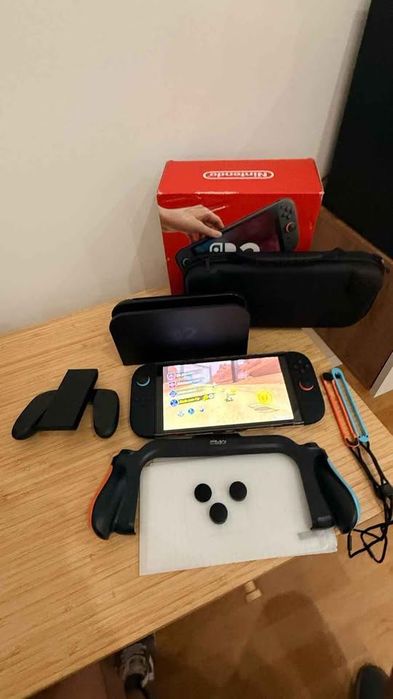 Nintendo Switch 2 com caixa e acessórios