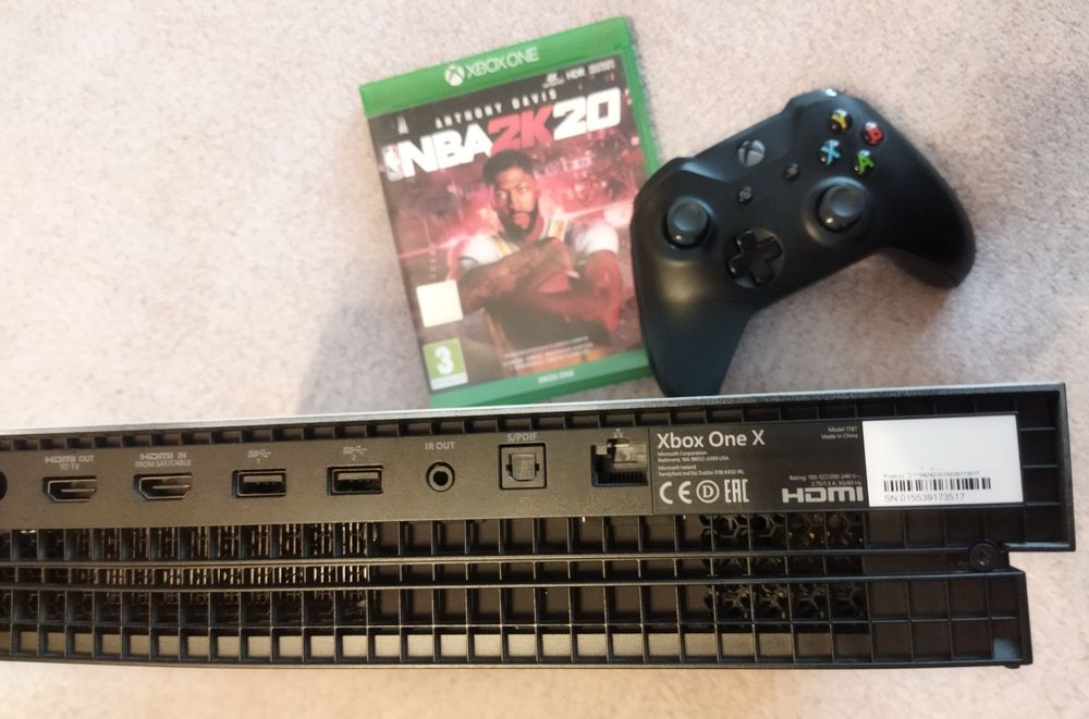 Xbox One X на 1 ТБ +диск NBA 2k20 + акаунт з іграми (GTA 5, RDR2, серія Mafia)