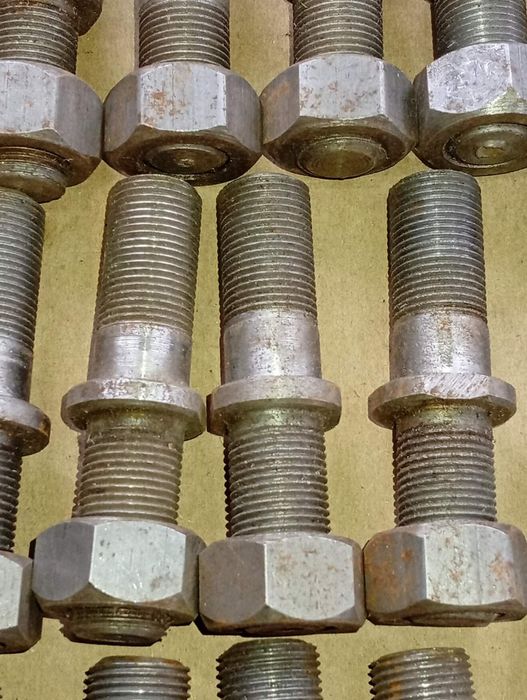 Шпилька і гайка ступиці колеса М18, шпильки ступицы с гайкой