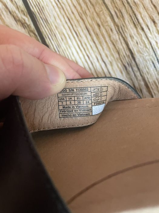 Босоніжки Ugg шкіряни
