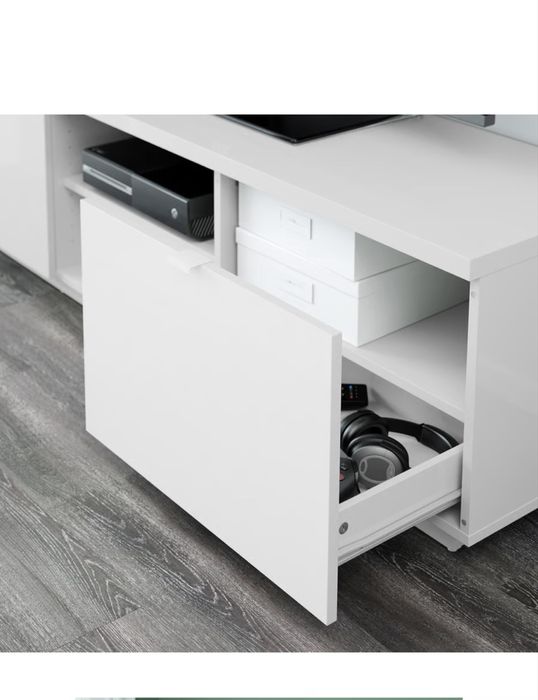 Mesa de TV do ikea quase novo em bom estado