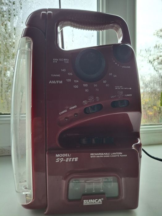 Переносний ліхтар-радіоприймач із касетним плеєром Sunca SF-2888 — ста