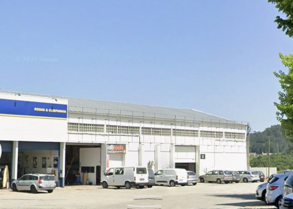 ARRENDA ARMAZÉM  Abraveses Viseu