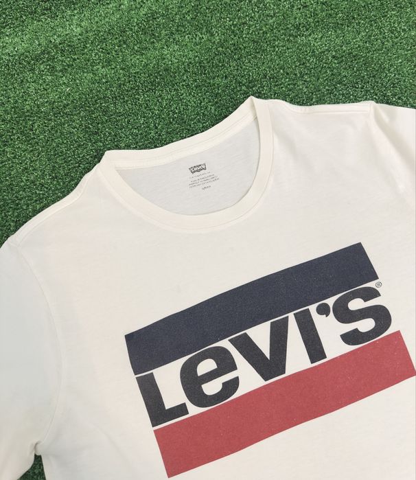 T-shirt Levi's branca com logo