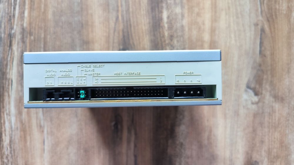 Продам оптичний привід DWD-ROM