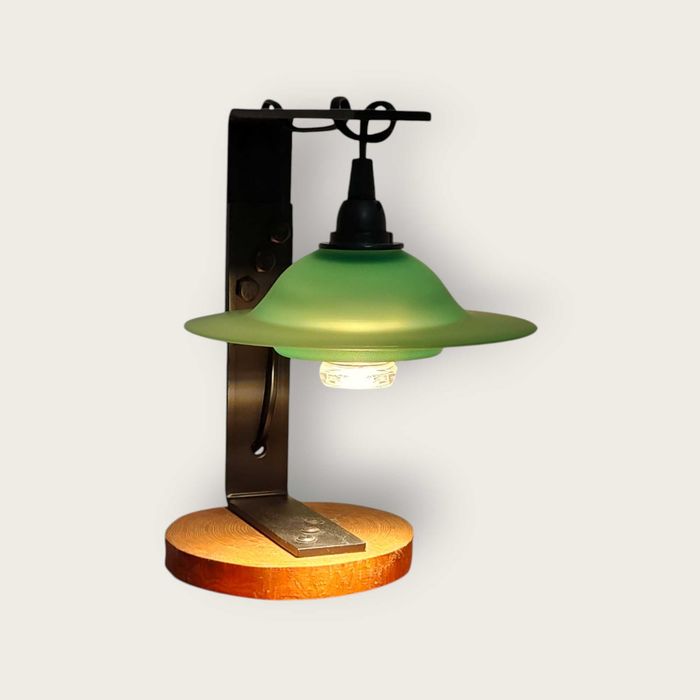 Lampka nocna „UFO”. Świetlny znak z innego wymiaru. Space age.