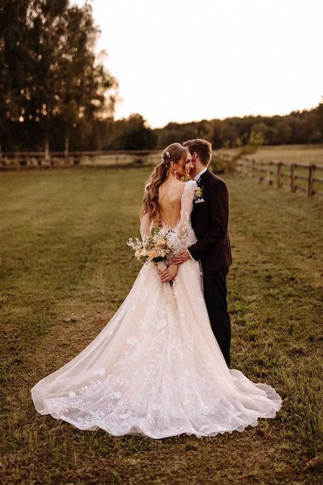 Suknia ślubna Anna Sposa Group ze spektakularnym trenem