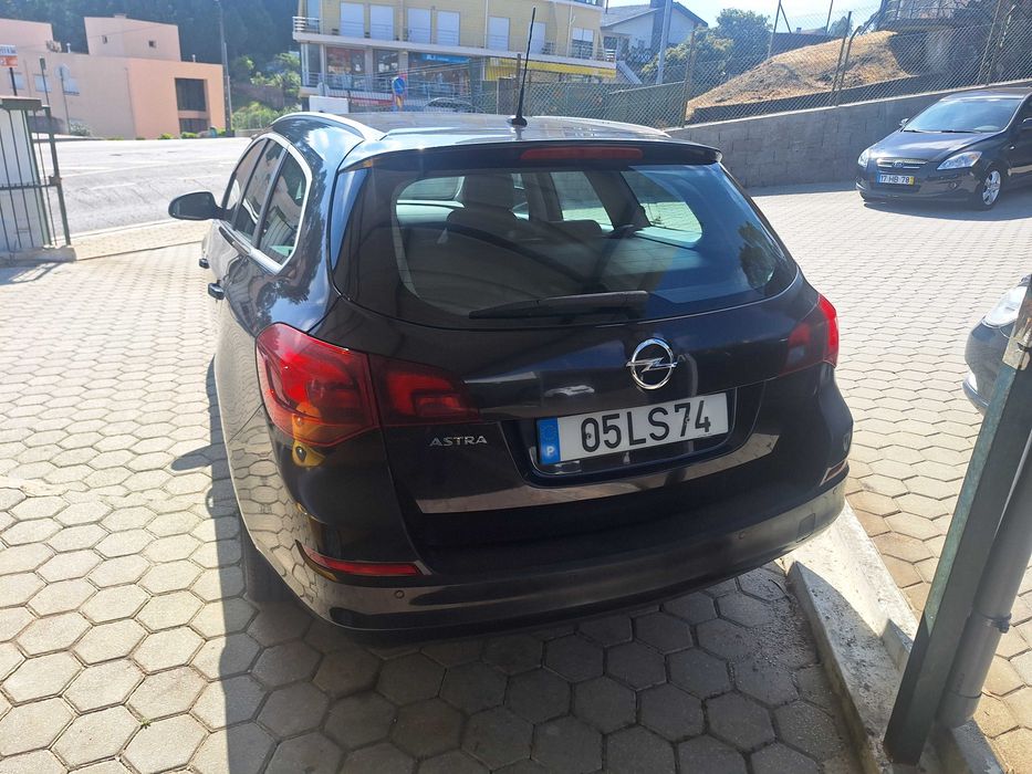 OPEL ASTRA SPORT TOURER  2011