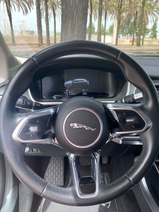 Jaguar I-Pace versão SE AWD.