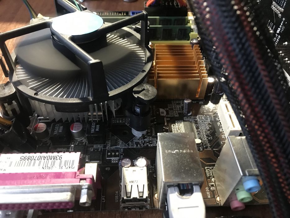 Q8300 процесор,4 GB Ram/материнська плата Asus P5KPL SE