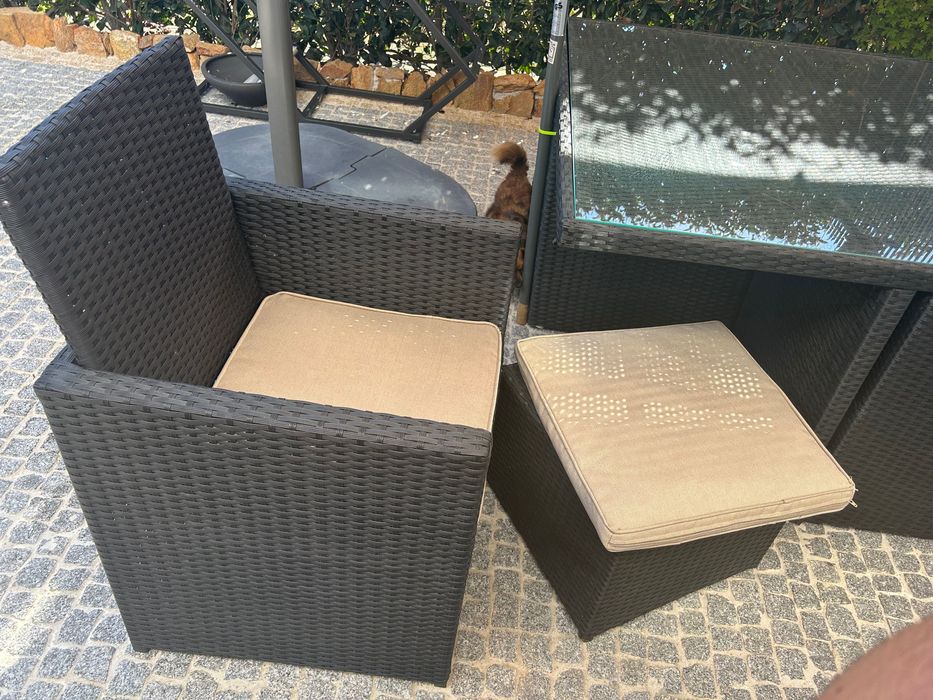 Mesa de jardim em bom estado