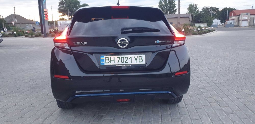 Продам Nissan Leaf