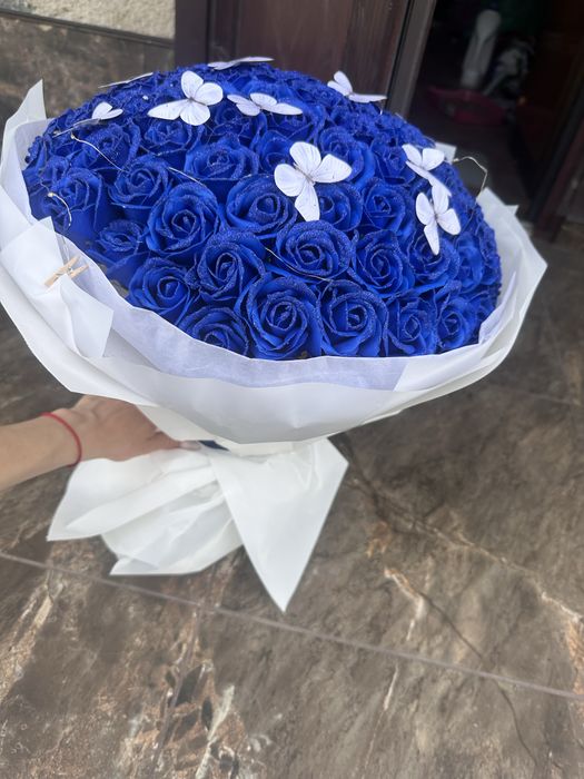 Великий синій мильний букет з троянд