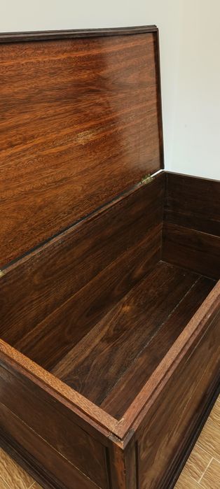 Arca em madeira maciça sucupira