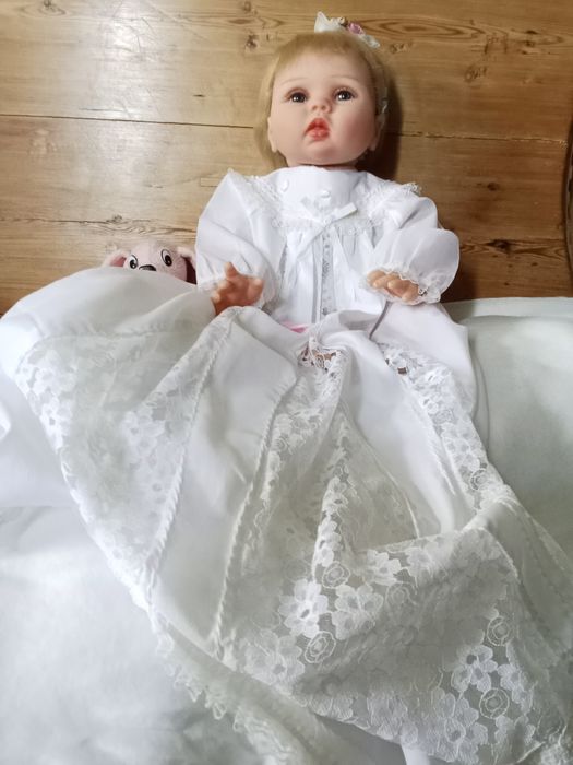 Boneca bebe reborn com vestido de batizado