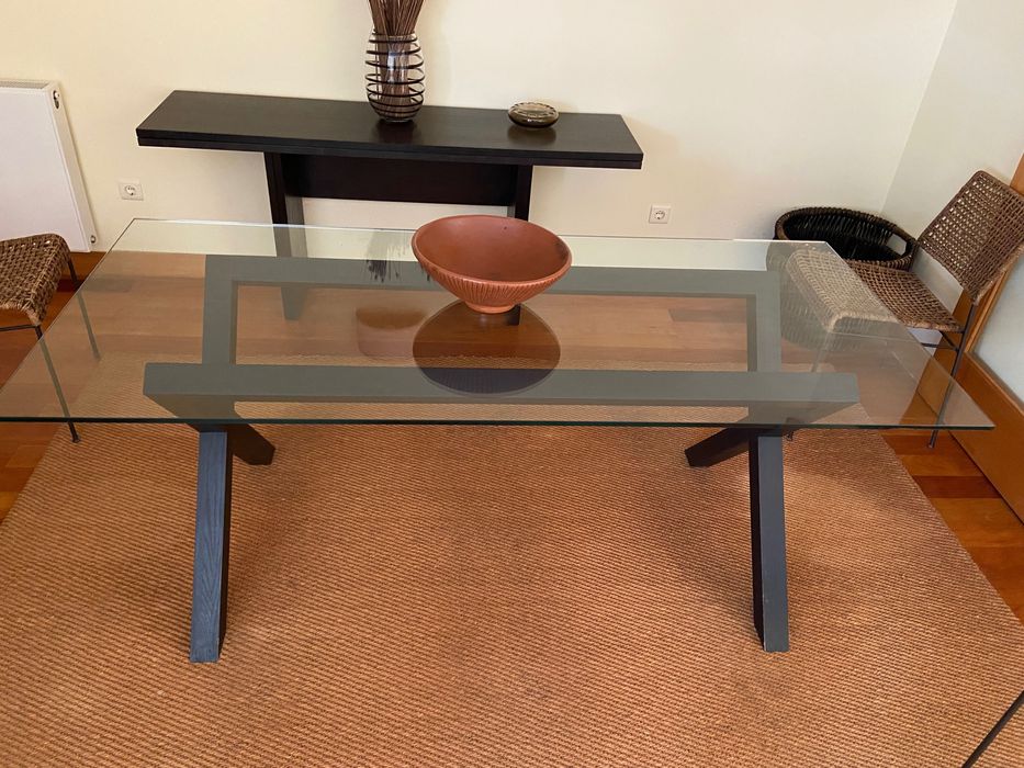 Mesa em vidro,material muito bom,e pouquíssimos sinais de uso