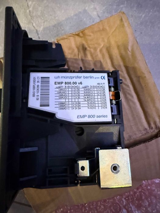 Nowy Wrzutnik akceptator monet WH EMP 800.00 v6 z szyldem