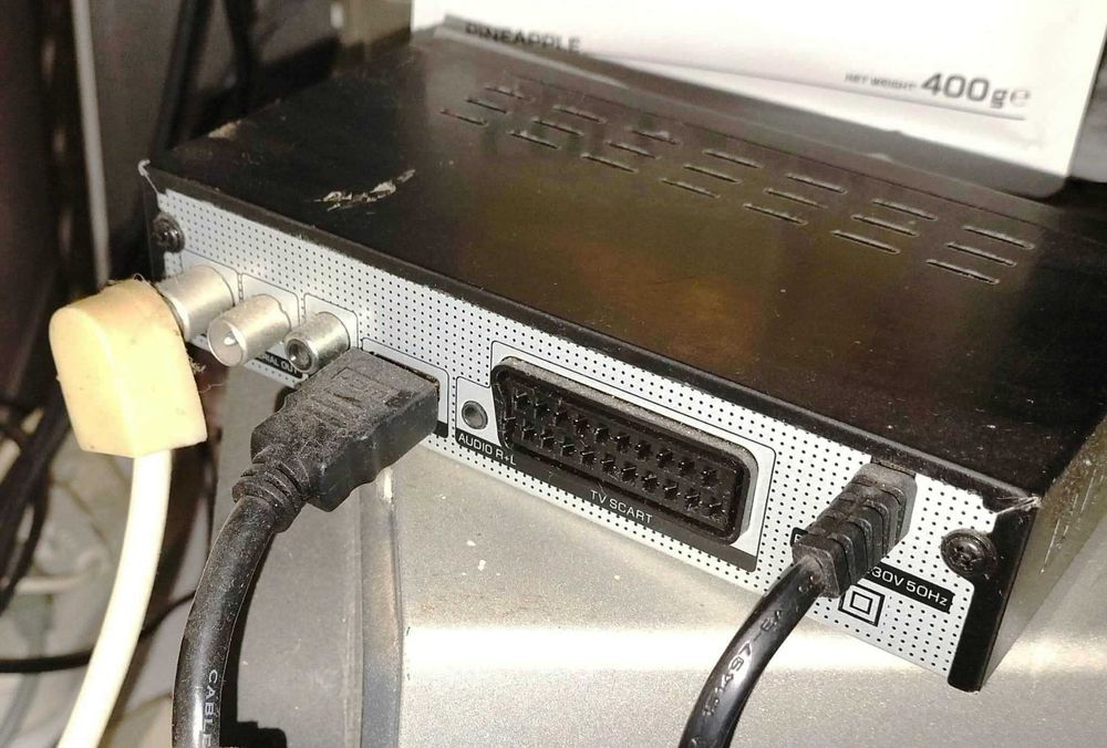 Tv-Monitor  Funai 22'' + wieszak i dekoder Bez Pilota