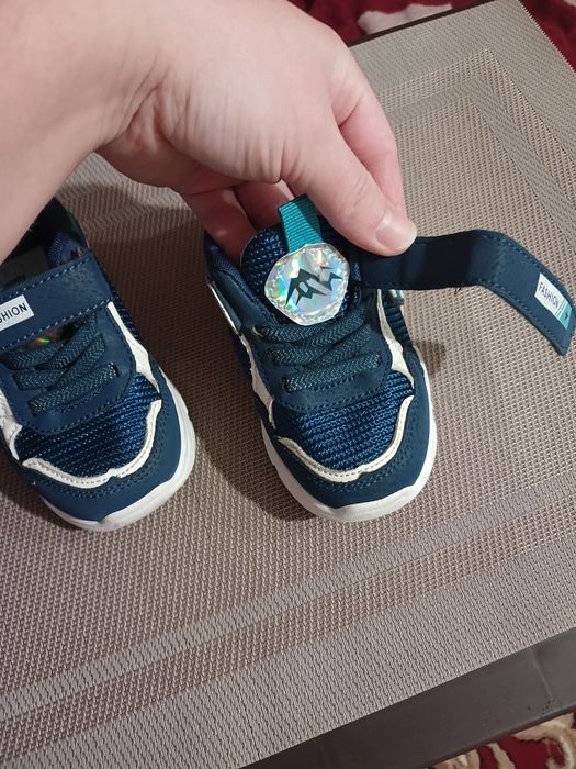 Кросівки дитячі, 24 розмір.