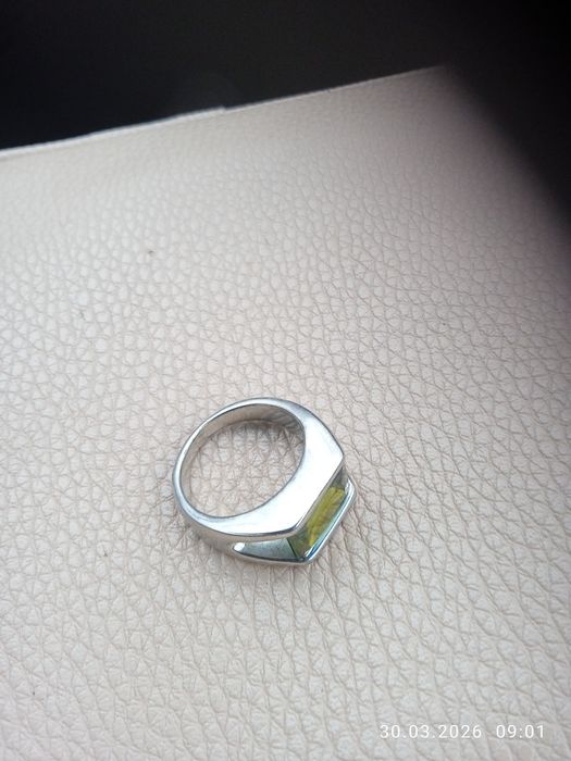 Обручка з камнем