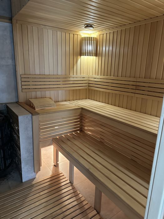 Баня на дровах з басейном і білярдом