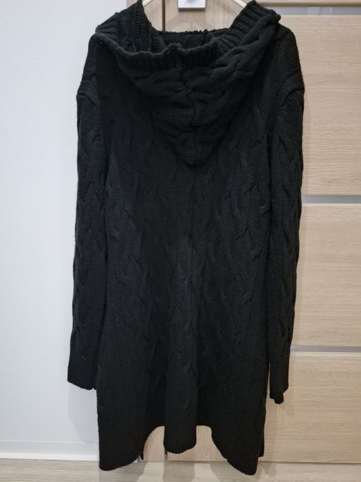 Sweter z kapturem