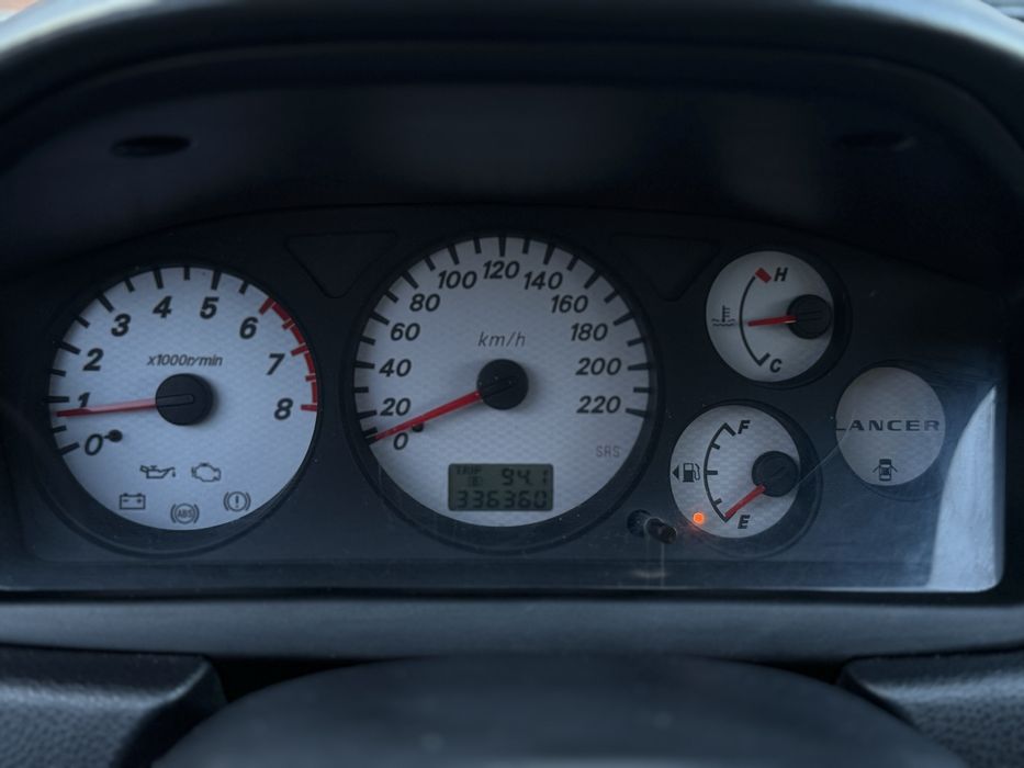 Mitsubishi lancer 9