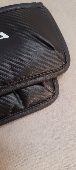 Przyklejane kieszonki do auta do przechowywania drobiazgów