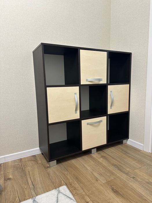 Комод-стелаж з 9 відділеннями та дверцятами. Для іграшок, книг, речей.