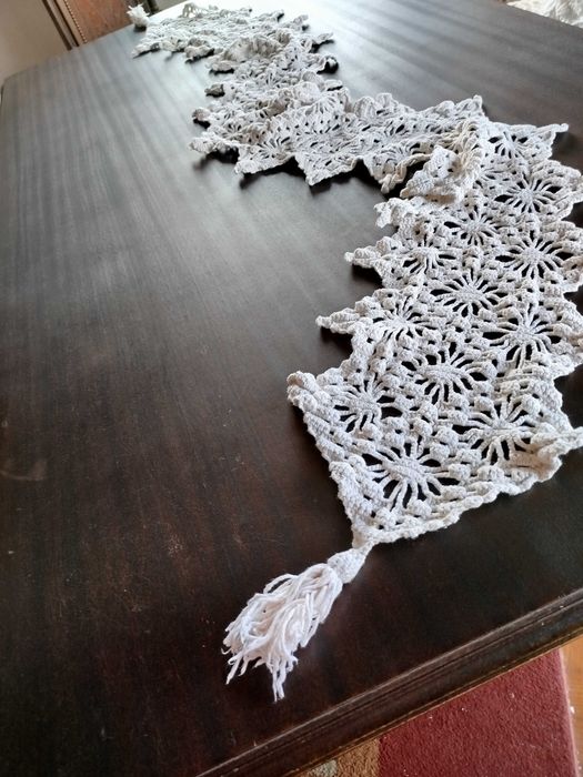 Pano de mesa retangular em crochê