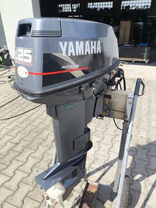 Silnik zaburtowy Yamaha 25 2-suw stopa S manetka 703 rozruch elektryczny i ręczny lądowanie FILM