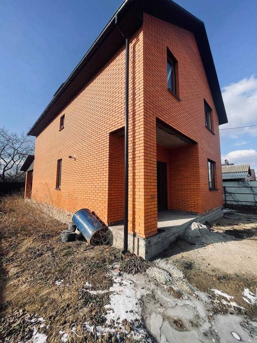 Продаж двоповерхового будинку з чистовими роботами!