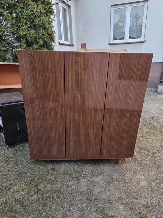 Szafa wysoki połysk trzydniowa PRL