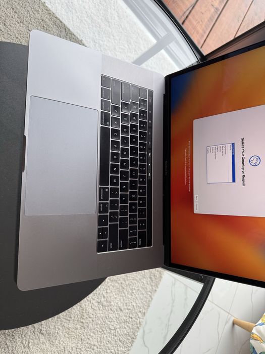 Macbook Pro 15” Space Gray 2017 i7 16 GB RAM 256 GB