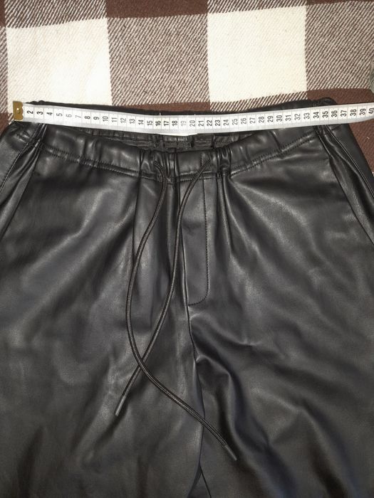 Женские брюки из экокожи.Размер 46-48.б/у.Состояние отличное.