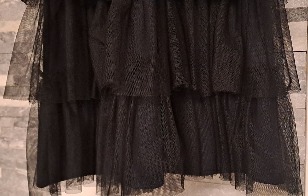 Czarna sukienka z koronki i tiulu Zara Basic