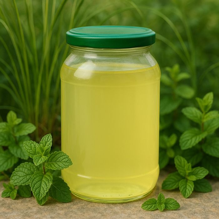 Syrop z miety z dodatkiemmelisy i cytryny.
Naturalny Syrop z Mięty i C