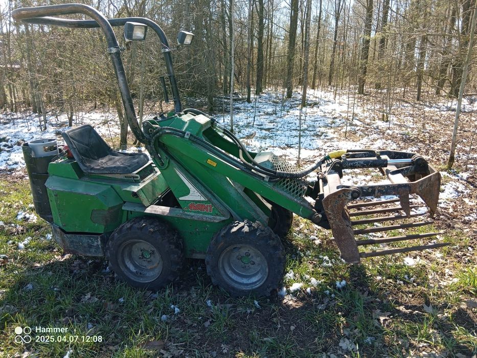 Mini ladowarka avant 320