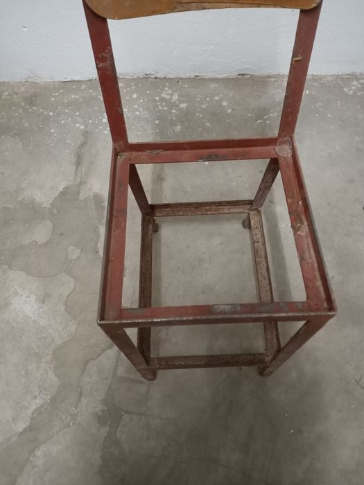 Продаю металлические стулья