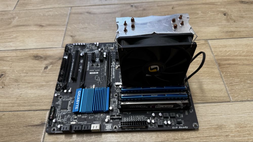 Gigabyte GA-Z77-D3H + Intel i7-3770 + 24 GB RAM DDR3