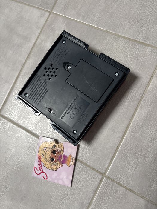 Прогавач LOL з платівкою