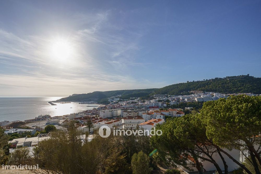 Apartamento T1 com varanda e a 200m da praia, no coração de Sesimbra